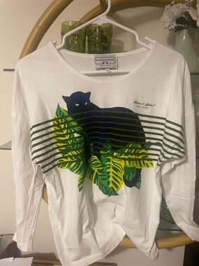 Women's Top Paris Style/White Long Sleeve Tee with Black Cat & Green Leaf 000840